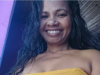petiechatterose's profile picture